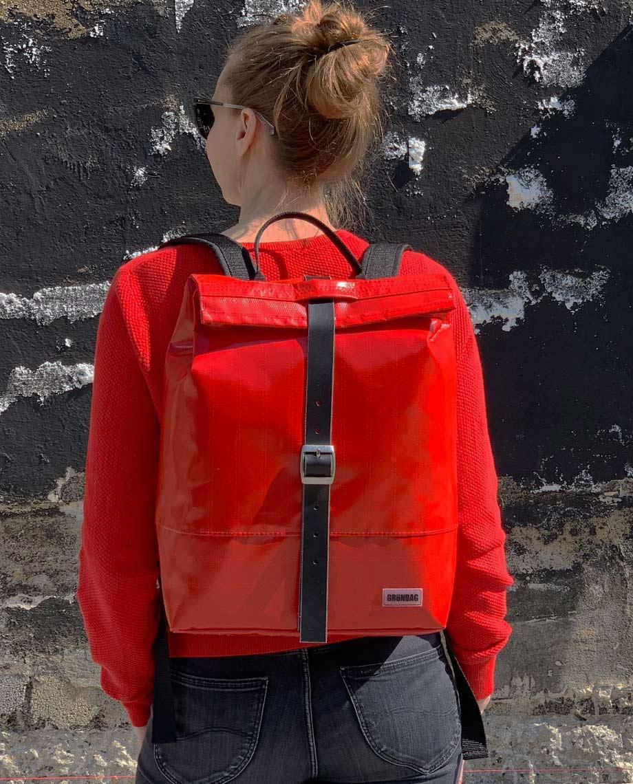 0__=__youtube___Have a look inside the Liv backpack___https://www.youtube.com/embed/0LR6IW6Afp8___0LR6IW6Afp8