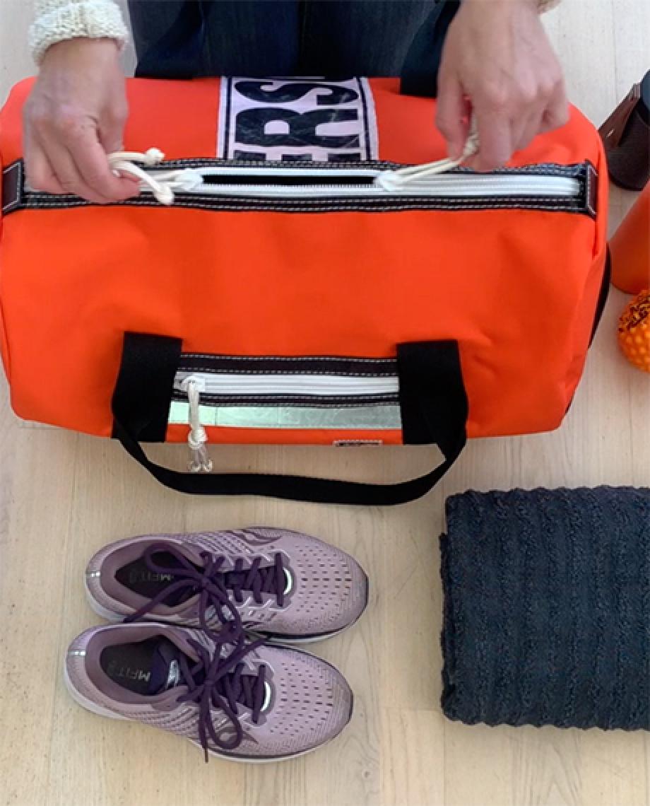 0__=__youtube___what's in my sports bag___https://www.youtube.com/embed/HzQfAd4yDkY___HzQfAd4yDkY